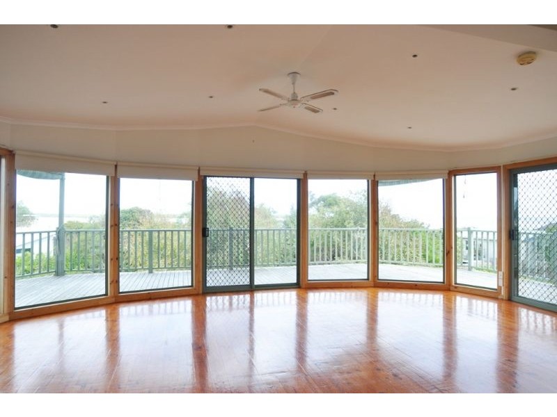 8a Beilby Ave, Inverloch VIC 3996
