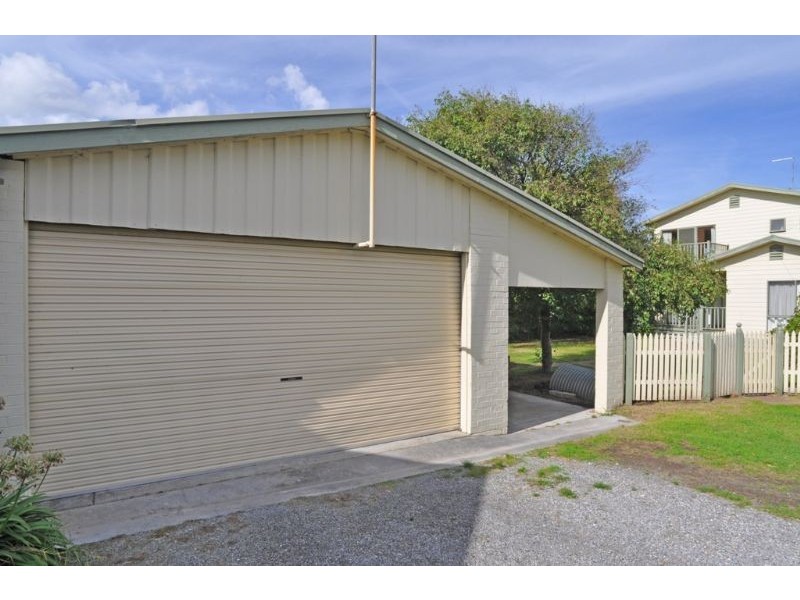 8a Beilby Ave, Inverloch VIC 3996