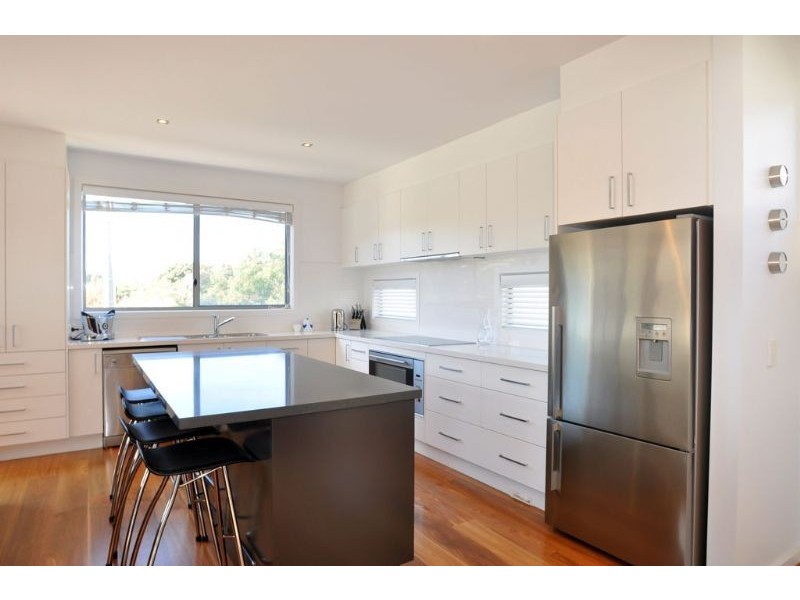 1/12 Ebor Ave, Inverloch VIC 3996