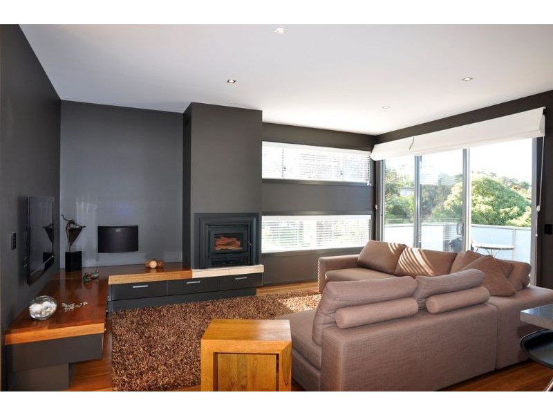 1/12 Ebor Ave, Inverloch VIC 3996