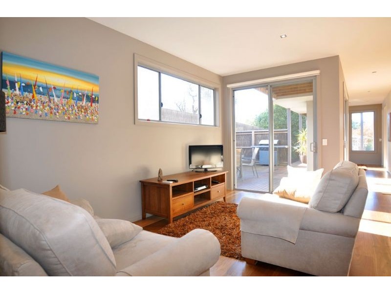 1/12 Ebor Ave, Inverloch VIC 3996