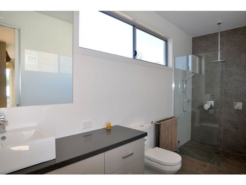 1/12 Ebor Ave, Inverloch VIC 3996