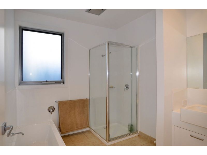 1/12 Ebor Ave, Inverloch VIC 3996