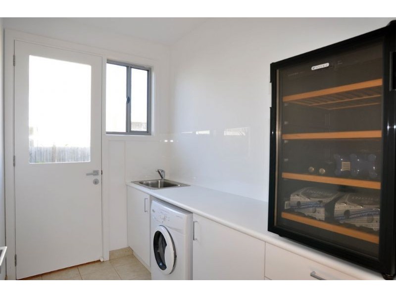 1/12 Ebor Ave, Inverloch VIC 3996