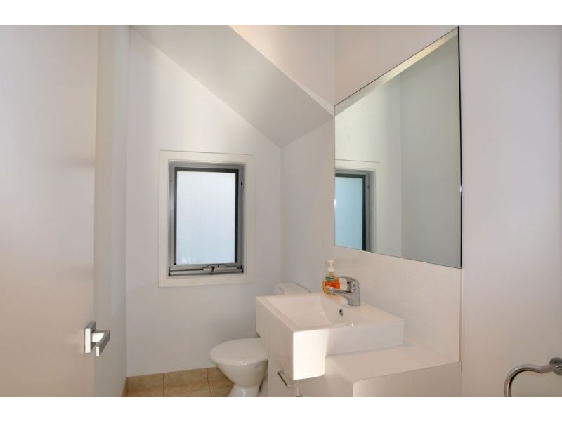 1/12 Ebor Ave, Inverloch VIC 3996