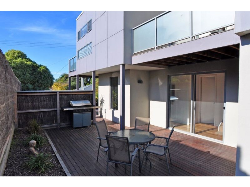 1/12 Ebor Ave, Inverloch VIC 3996