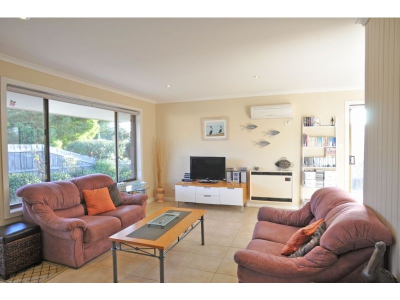 1 USHER CRT, Inverloch VIC 3996