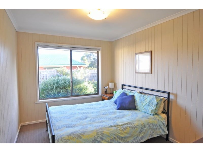 1 USHER CRT, Inverloch VIC 3996