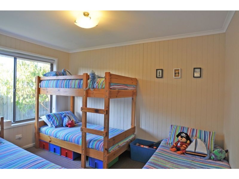 1 USHER CRT, Inverloch VIC 3996