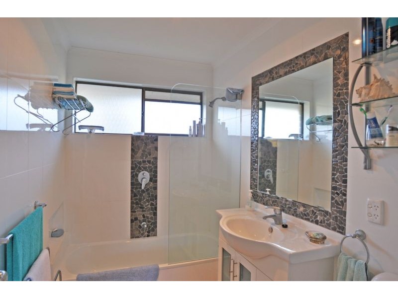 1 USHER CRT, Inverloch VIC 3996