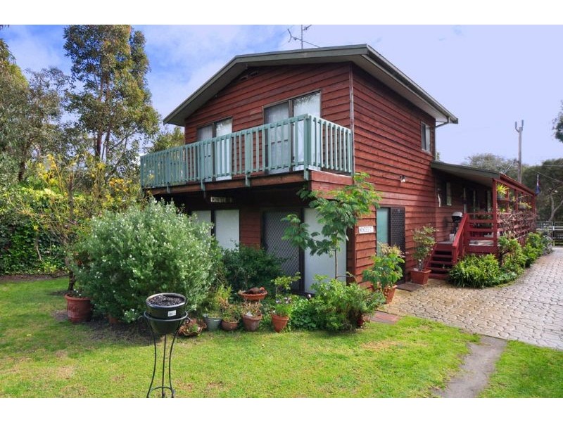 8 Lohr Ave, Inverloch VIC 3996