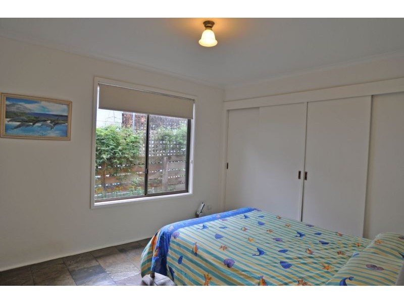 8 Lohr Ave, Inverloch VIC 3996