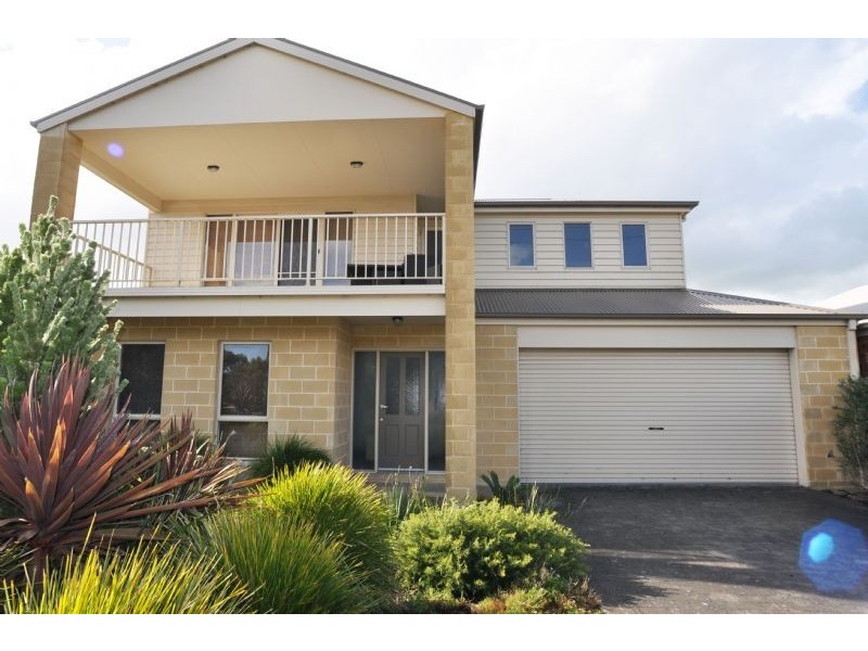 99 Bayview Avenue, Inverloch VIC 3996