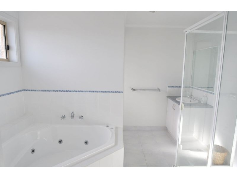 99 Bayview Avenue, Inverloch VIC 3996