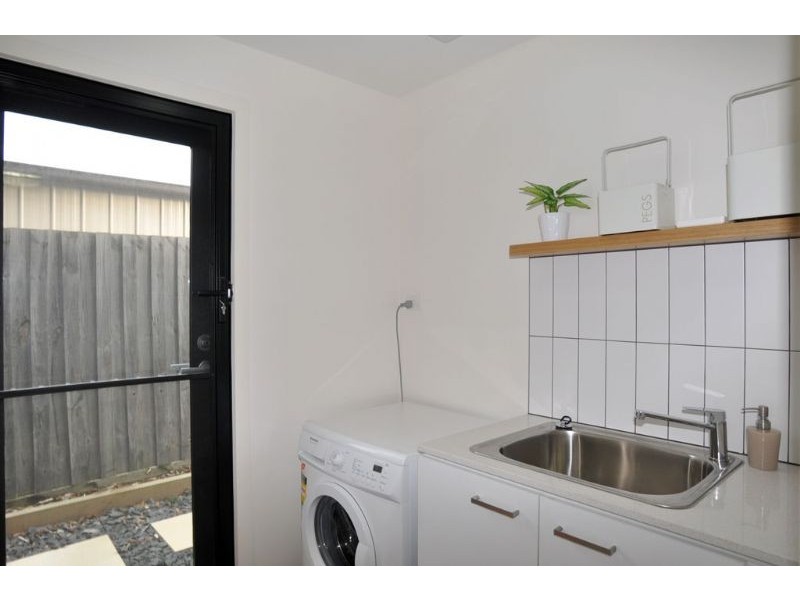 2/9 Garden Crescent, Inverloch VIC 3996
