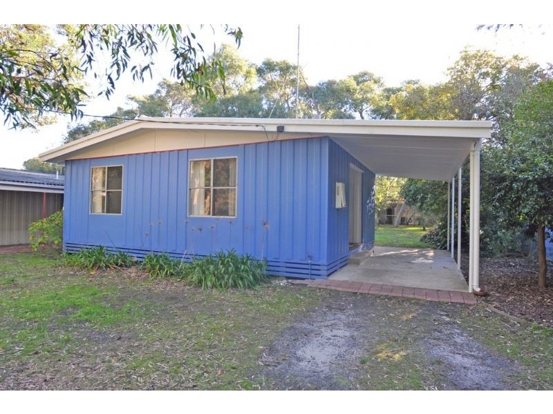 4 Ebor Avenue, Inverloch VIC 3996