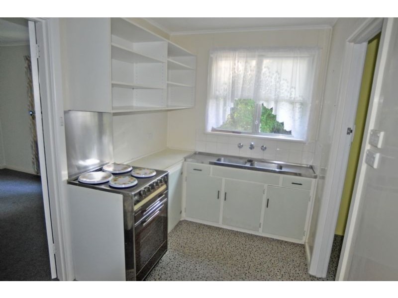 4 Ebor Avenue, Inverloch VIC 3996