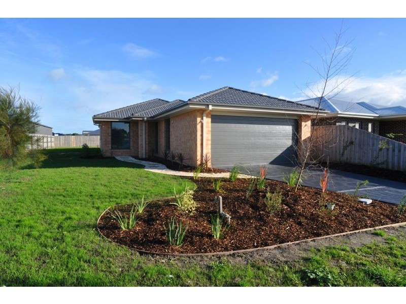 12 Lavender Place, Inverloch VIC 3996
