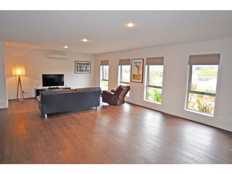 44 Woodland Heath Drv, Inverloch VIC 3996