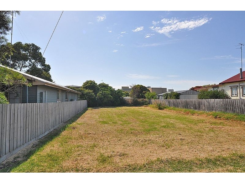 4 Pier Rd, Inverloch VIC 3996