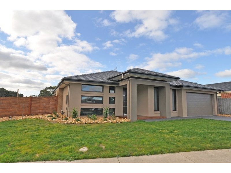 16 Diane Place, Inverloch VIC 3996