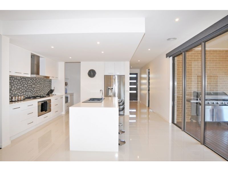 16 Diane Place, Inverloch VIC 3996