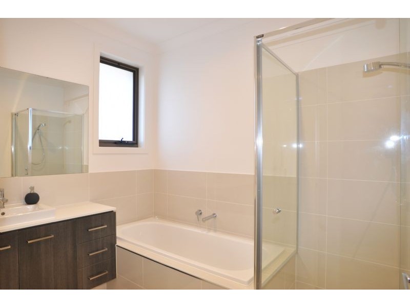 16 Diane Place, Inverloch VIC 3996