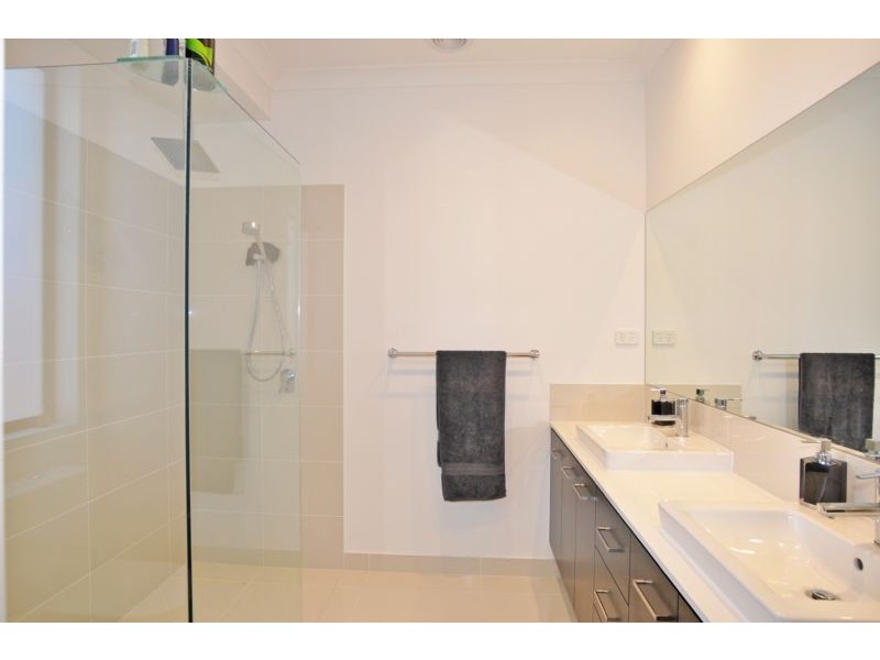 16 Diane Place, Inverloch VIC 3996