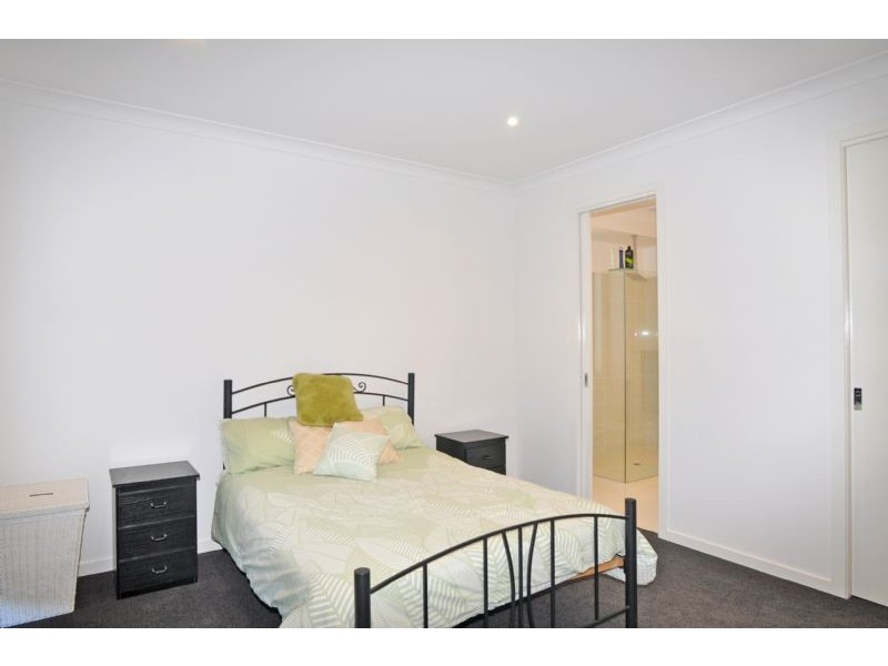 16 Diane Place, Inverloch VIC 3996