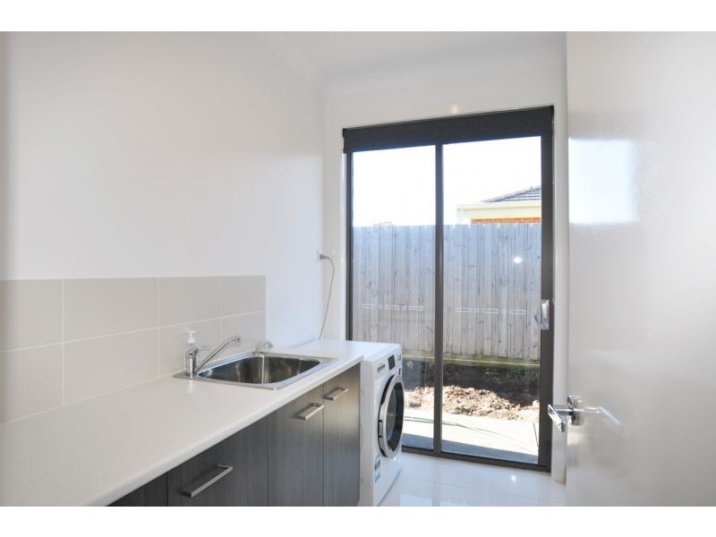 16 Diane Place, Inverloch VIC 3996