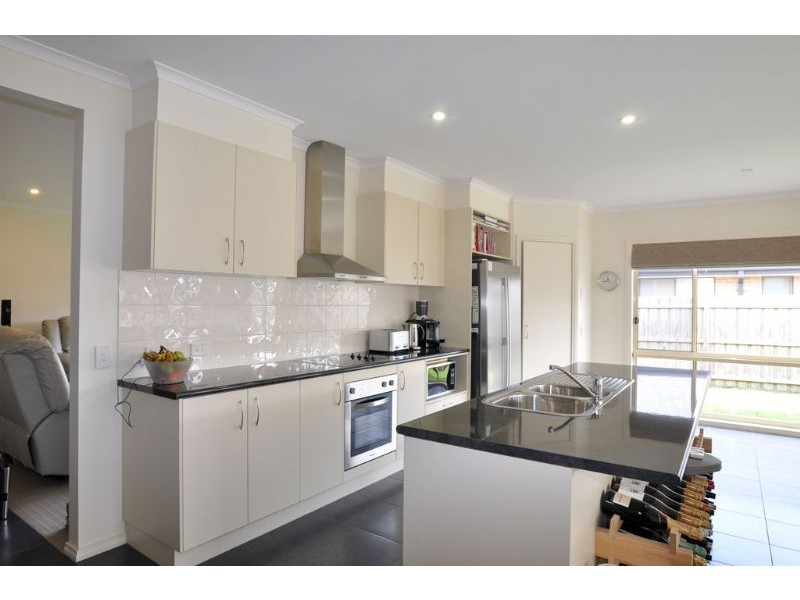 14 Diane Place, Inverloch VIC 3996