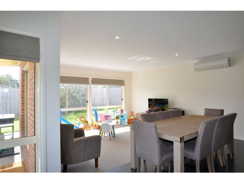 14 Diane Place, Inverloch VIC 3996