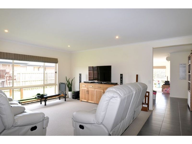 14 Diane Place, Inverloch VIC 3996