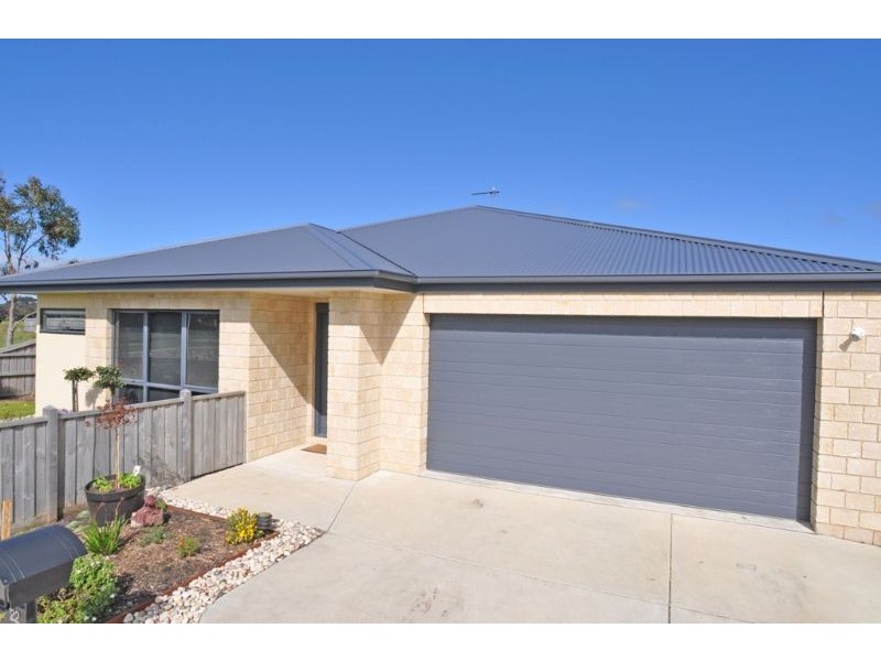 22 Heather Grove, Inverloch VIC 3996
