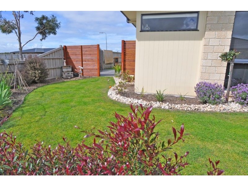 22 Heather Grove, Inverloch VIC 3996