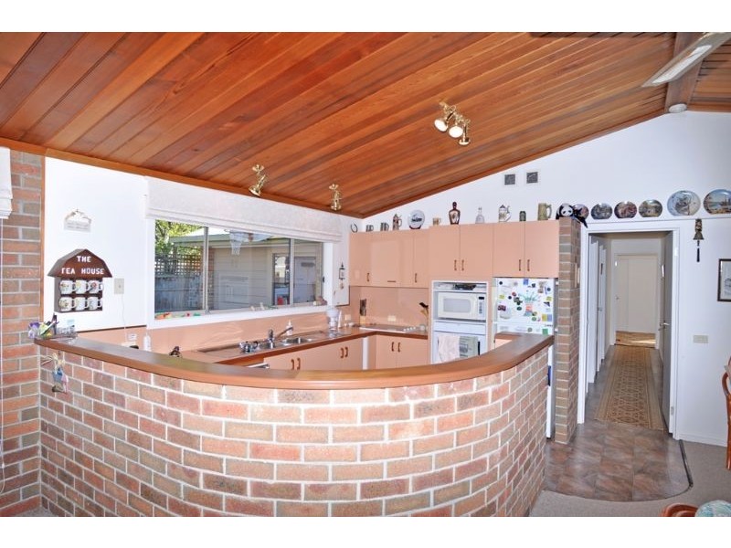 18 Youll Grove, Inverloch VIC 3996