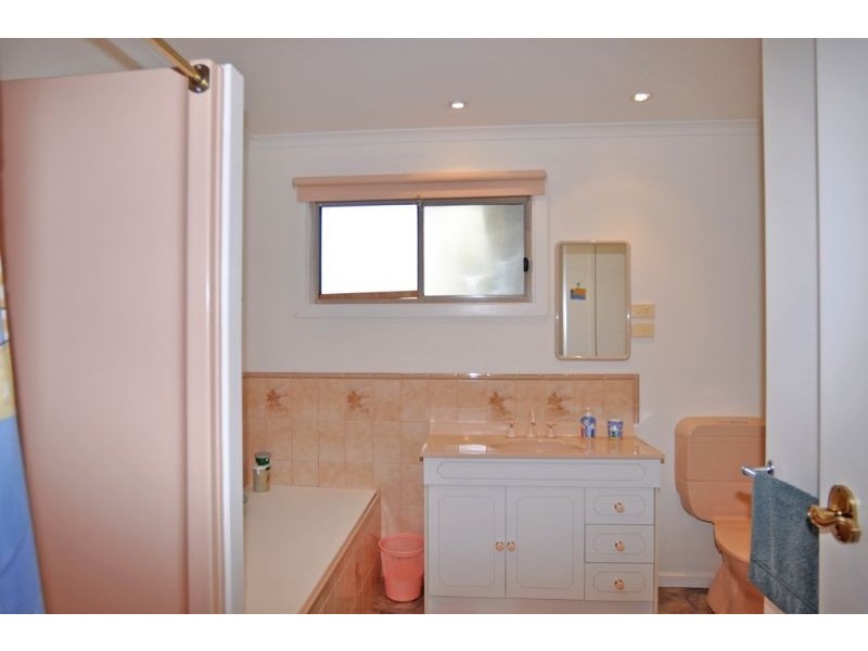 18 Youll Grove, Inverloch VIC 3996