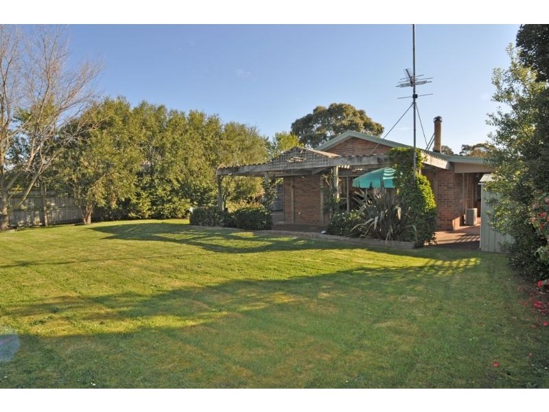 18 Youll Grove, Inverloch VIC 3996