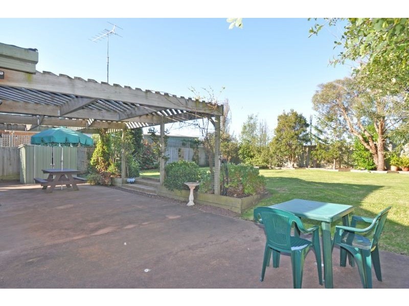 18 Youll Grove, Inverloch VIC 3996