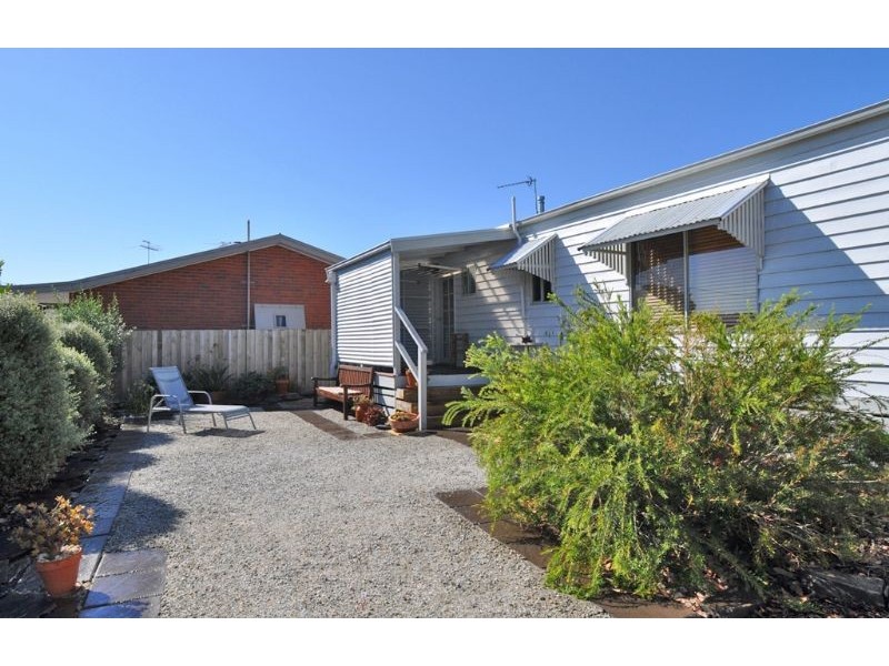 2/11 Wilson Avenue, Inverloch VIC 3996