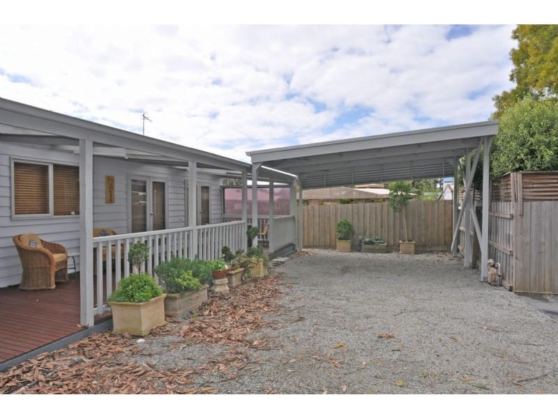 2/11 Wilson Avenue, Inverloch VIC 3996