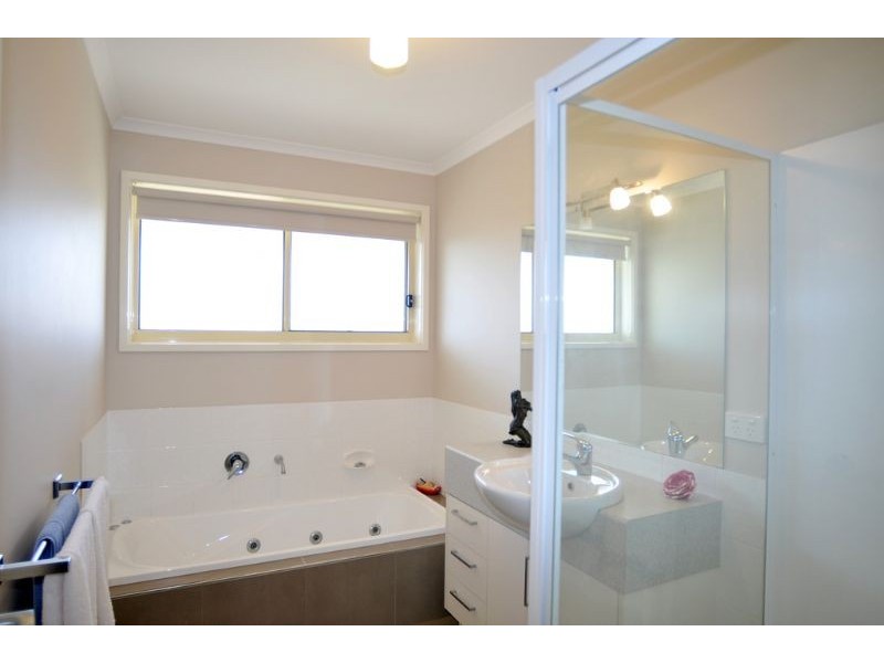 18 Sandymount Avenue, Inverloch VIC 3996