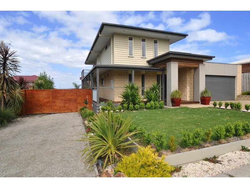 18 Sandymount Avenue, Inverloch VIC 3996
