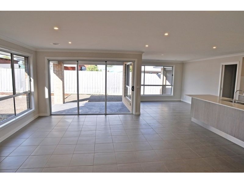 10 Hobson Place, Inverloch VIC 3996