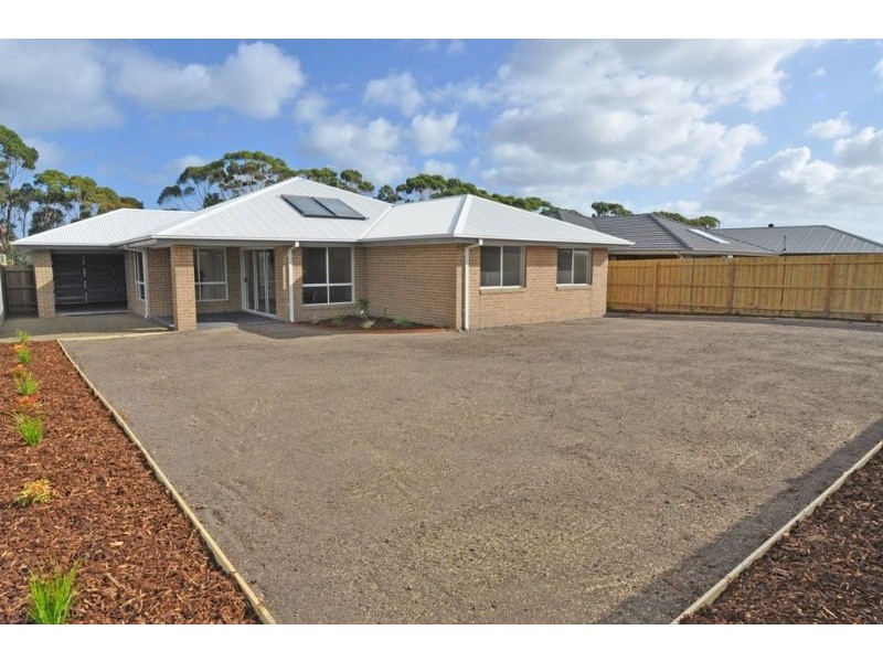 10 Hobson Place, Inverloch VIC 3996
