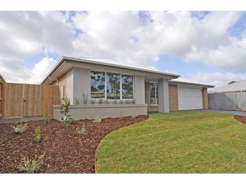 10 Hobson Place, Inverloch VIC 3996