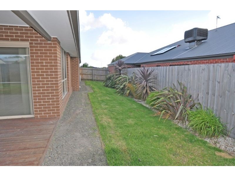 9 Queenscliff Drive, Inverloch VIC 3996