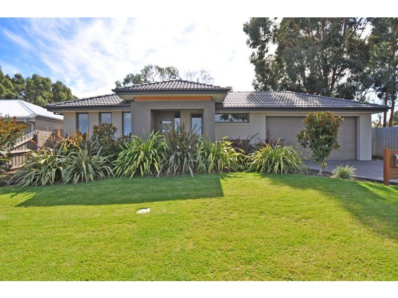 16 Correa Place, Inverloch VIC 3996