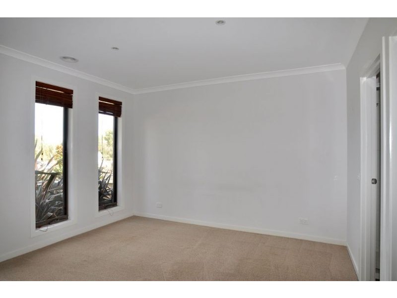 16 Correa Place, Inverloch VIC 3996