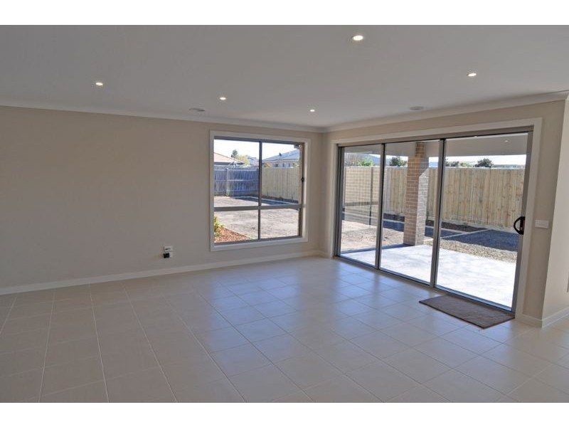 25 Hobson Place, Inverloch VIC 3996